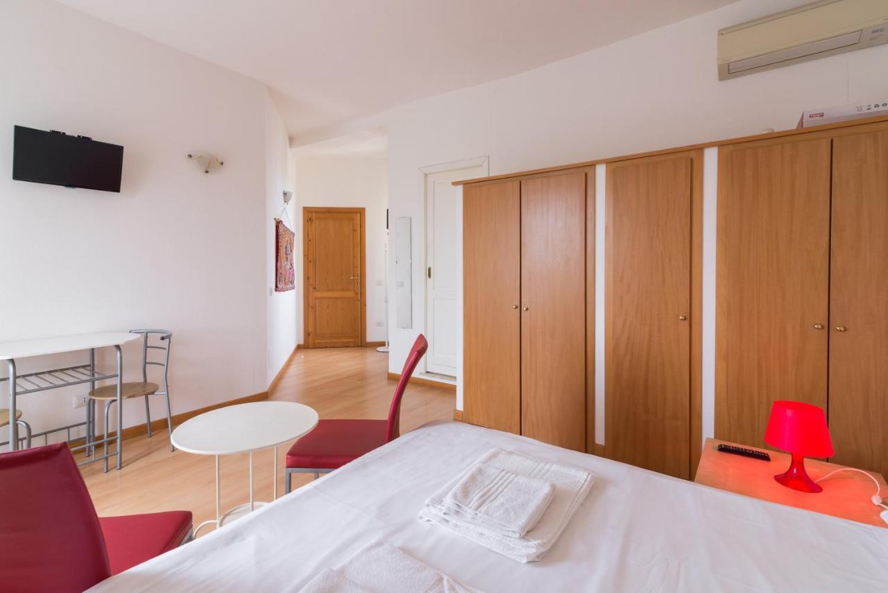 Studios10 Apartament